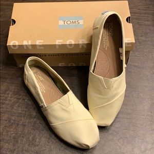 Toms Classic canvas shoes